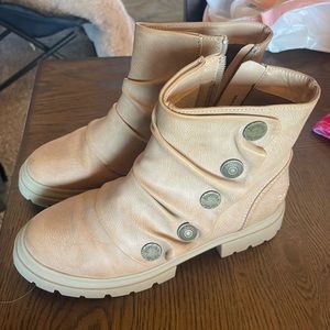 Girls blowfish booties size 5